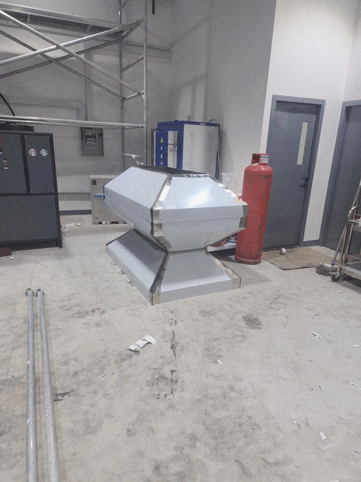 Stainless duct and exhaust components during workshop fabrication